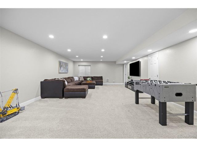 6076 S Ukraine St, Aurora, CO 80015