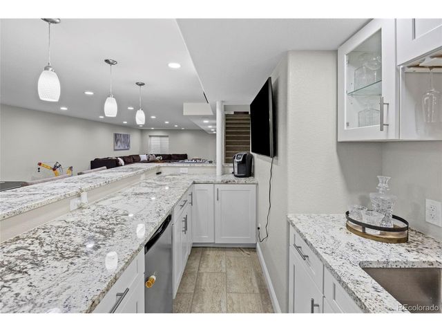6076 S Ukraine St, Aurora, CO 80015