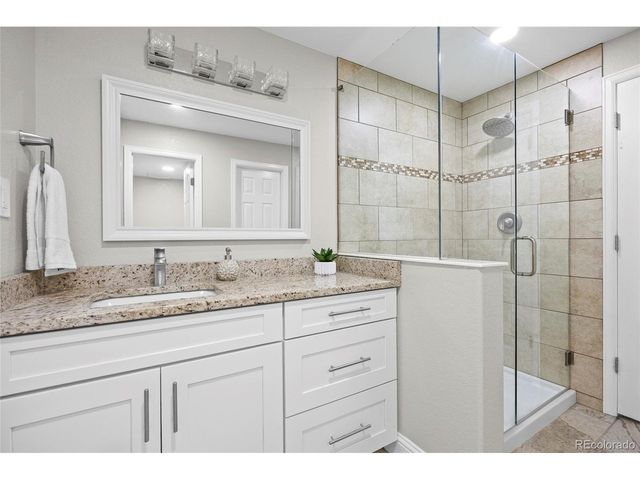 6076 S Ukraine St, Aurora, CO 80015