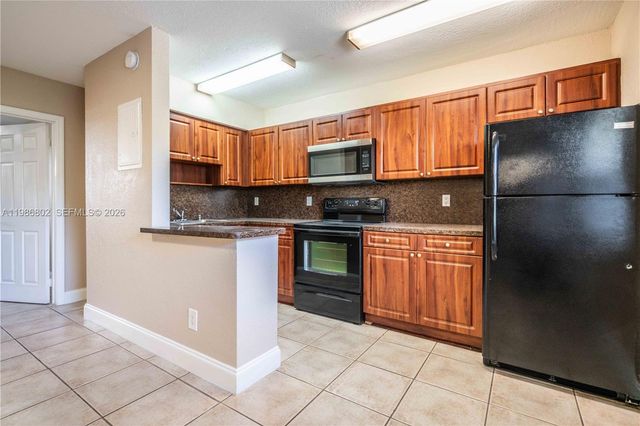 715 NE 6th St 2, Fort Lauderdale, FL 33304