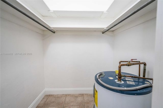 715 NE 6th St 2, Fort Lauderdale, FL 33304