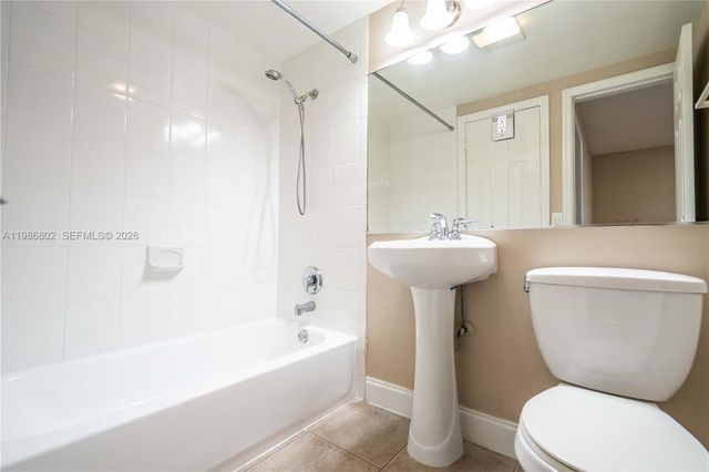 715 NE 6th St 2, Fort Lauderdale, FL 33304