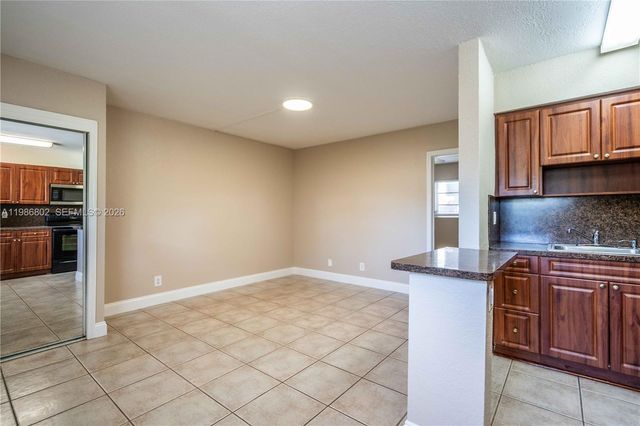 715 NE 6th St 2, Fort Lauderdale, FL 33304