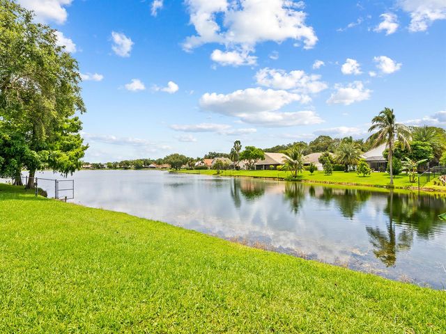 1750 W Oak Knoll Circle, Davie, FL 33324