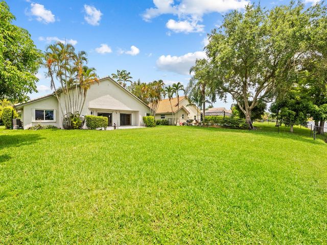 1750 W Oak Knoll Circle, Davie, FL 33324
