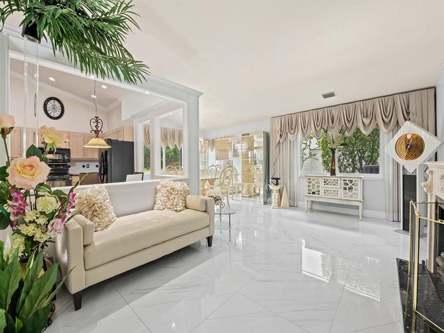 1750 W Oak Knoll Circle, Davie, FL 33324