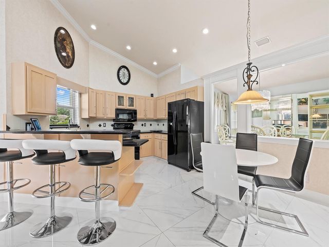 1750 W Oak Knoll Circle, Davie, FL 33324