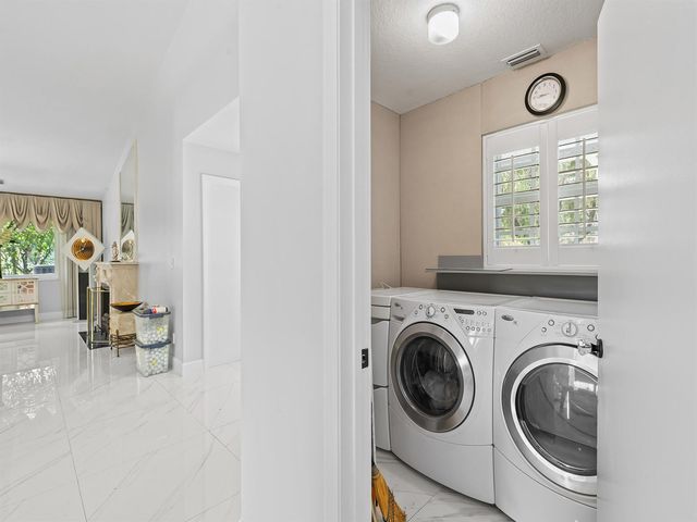 1750 W Oak Knoll Circle, Davie, FL 33324