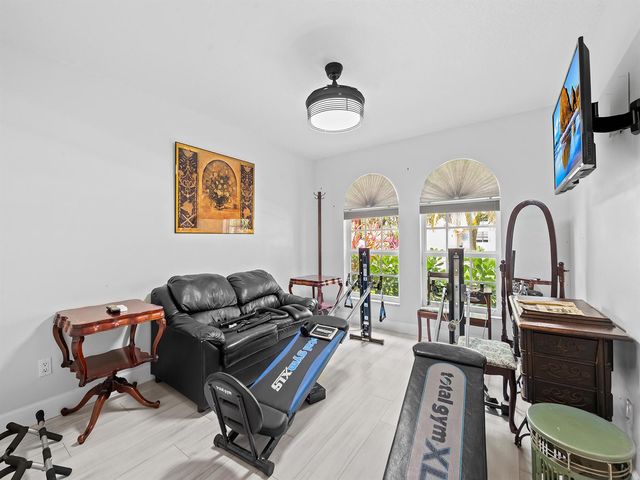 1750 W Oak Knoll Circle, Davie, FL 33324