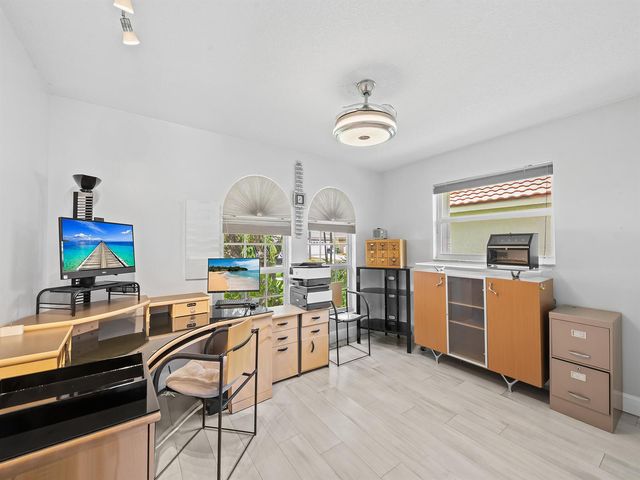 1750 W Oak Knoll Circle, Davie, FL 33324