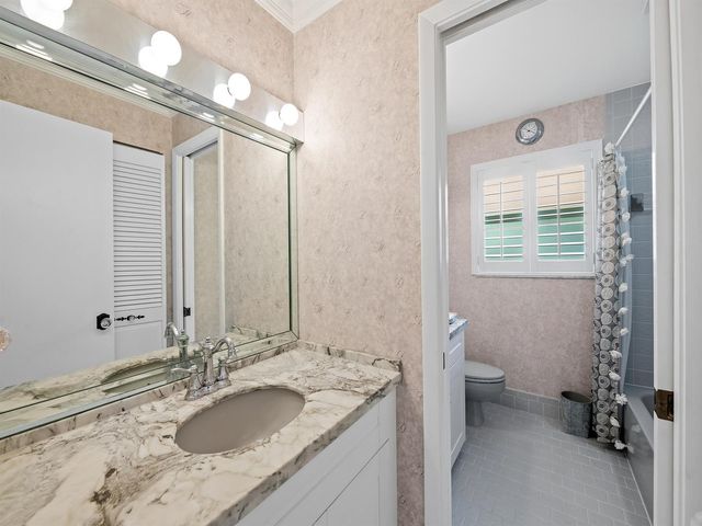 1750 W Oak Knoll Circle, Davie, FL 33324