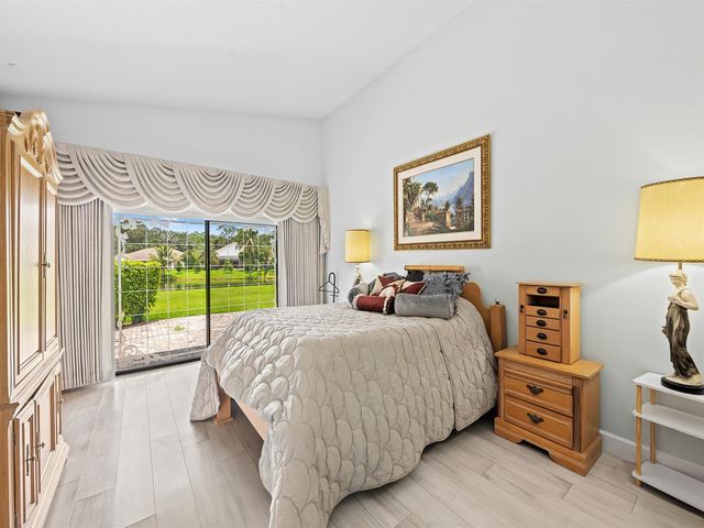 1750 W Oak Knoll Circle, Davie, FL 33324