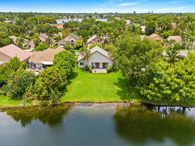 1750 W Oak Knoll Circle, Davie, FL 33324