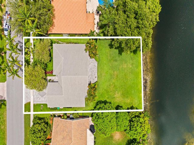 1750 W Oak Knoll Circle, Davie, FL 33324