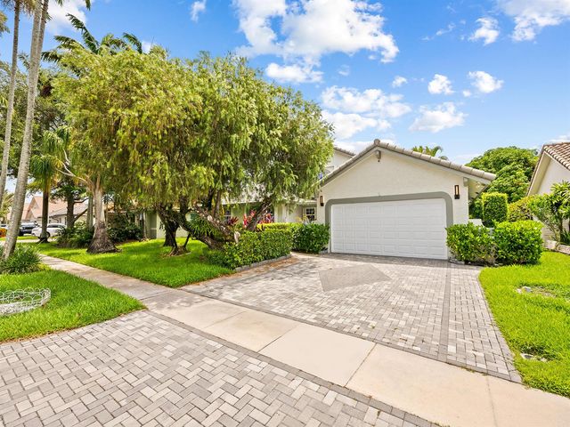 1750 W Oak Knoll Circle, Davie, FL 33324