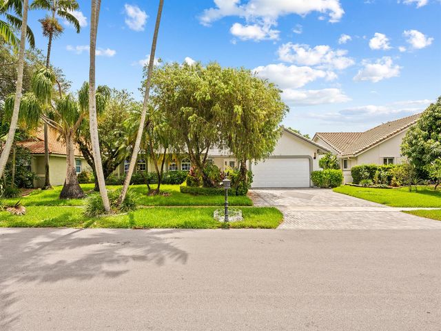 1750 W Oak Knoll Circle, Davie, FL 33324