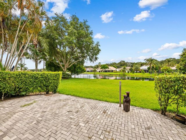 1750 W Oak Knoll Circle, Davie, FL 33324