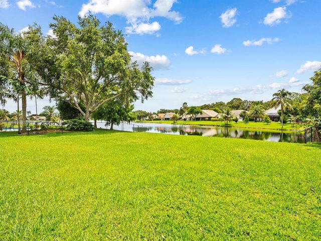 1750 W Oak Knoll Circle, Davie, FL 33324