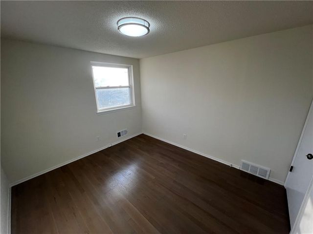 4000 N Jackson Terrace, Kansas City, MO 64117