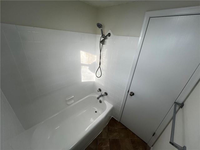 4000 N Jackson Terrace, Kansas City, MO 64117