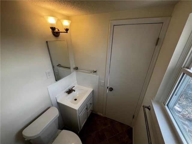 4000 N Jackson Terrace, Kansas City, MO 64117