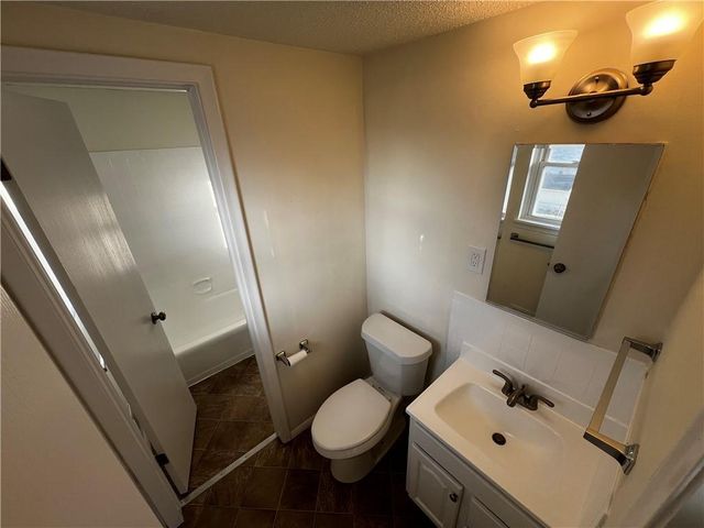 4000 N Jackson Terrace, Kansas City, MO 64117