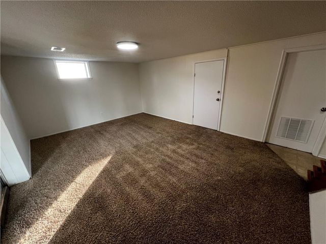 4000 N Jackson Terrace, Kansas City, MO 64117