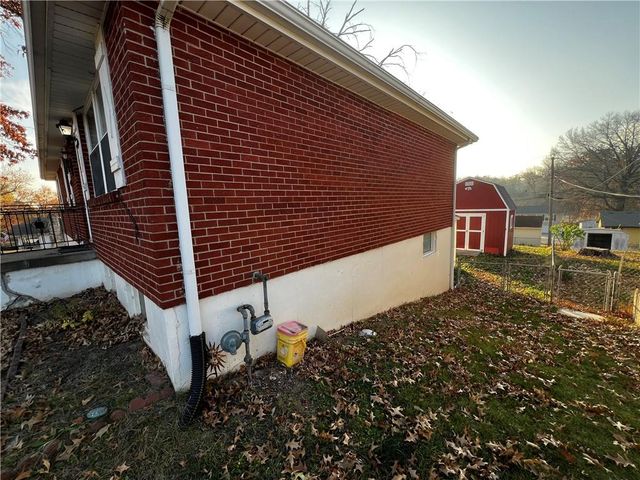 4000 N Jackson Terrace, Kansas City, MO 64117