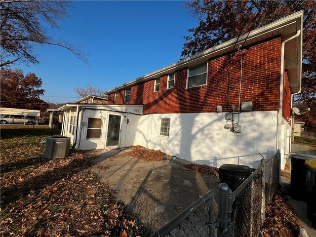 4000 N Jackson Terrace, Kansas City, MO 64117