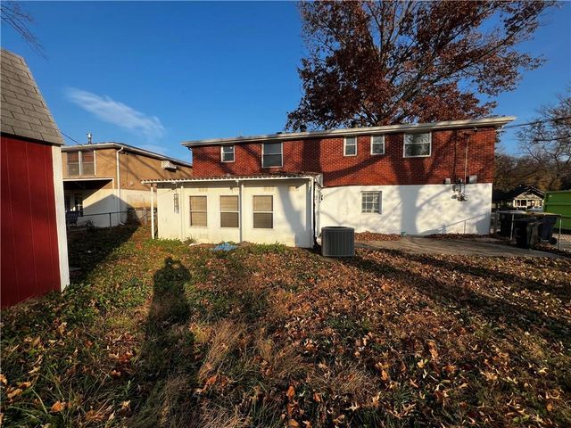 4000 N Jackson Terrace, Kansas City, MO 64117