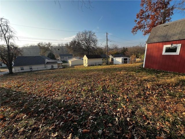 4000 N Jackson Terrace, Kansas City, MO 64117