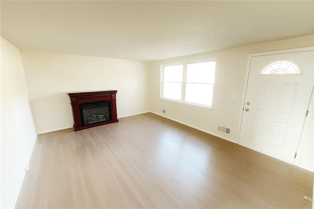 4000 N Jackson Terrace, Kansas City, MO 64117