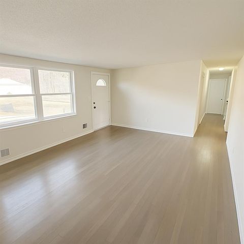 4000 N Jackson Terrace, Kansas City, MO 64117