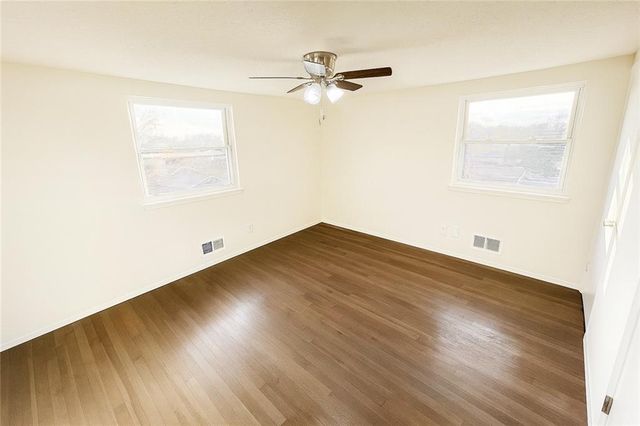 4000 N Jackson Terrace, Kansas City, MO 64117