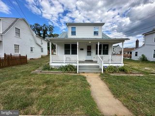 311 N LAWRENCE ST, Charles Town, WV 25414