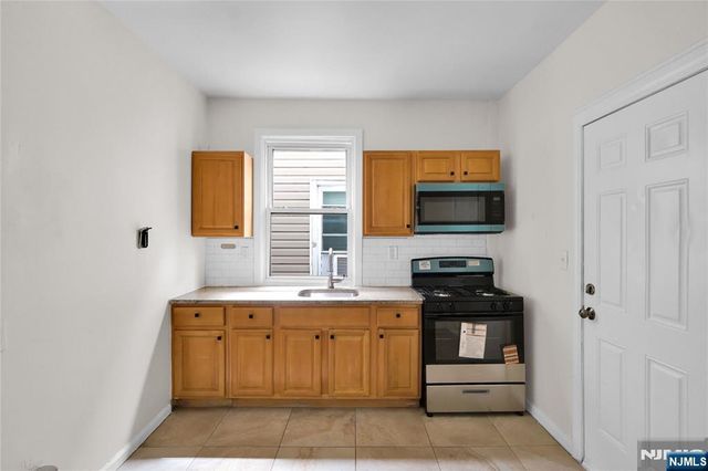 491 S 17th Street, Newark, NJ 07103