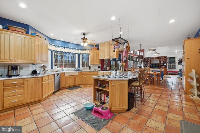 6688 HAASADAHL RD, Allentown, PA 18106