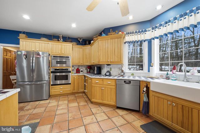 6688 HAASADAHL RD, Allentown, PA 18106