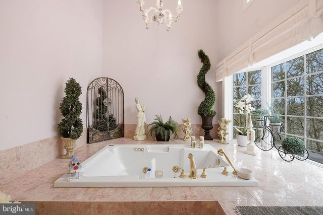 6688 HAASADAHL RD, Allentown, PA 18106