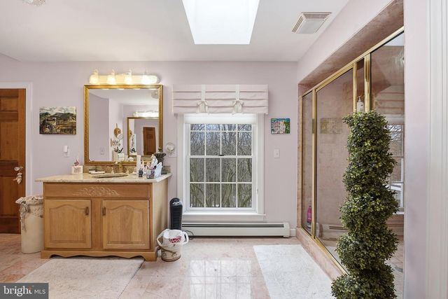 6688 HAASADAHL RD, Allentown, PA 18106