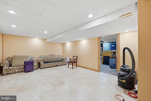 6688 HAASADAHL RD, Allentown, PA 18106