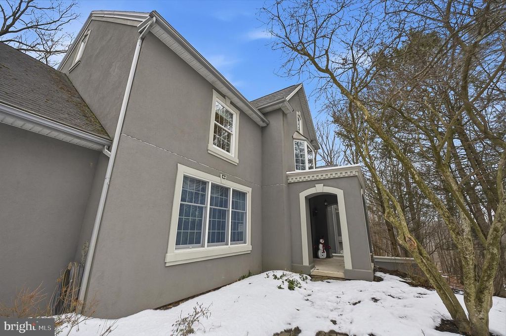 6688 HAASADAHL RD, Allentown, PA 18106