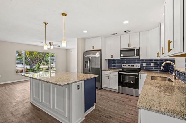 106 AURORA STREET E, Venice, FL 34285