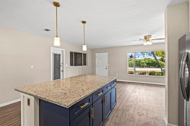 106 AURORA STREET E, Venice, FL 34285