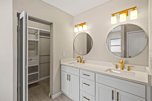 106 AURORA STREET E, Venice, FL 34285