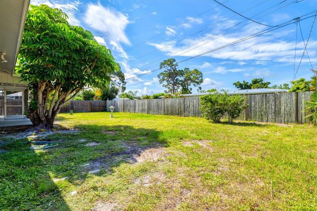 106 AURORA STREET E, Venice, FL 34285
