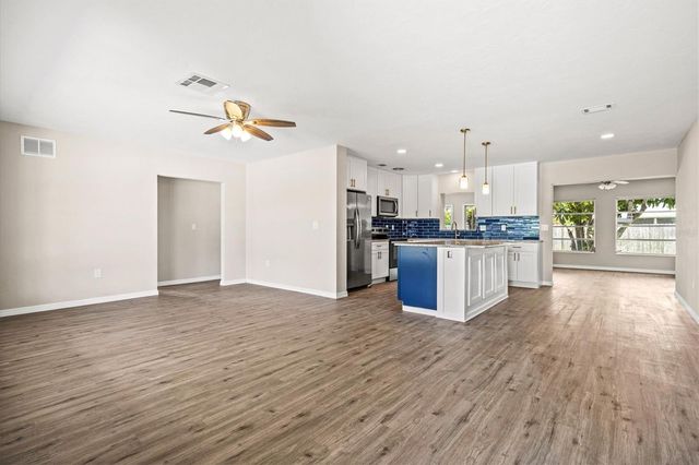 106 AURORA STREET E, Venice, FL 34285