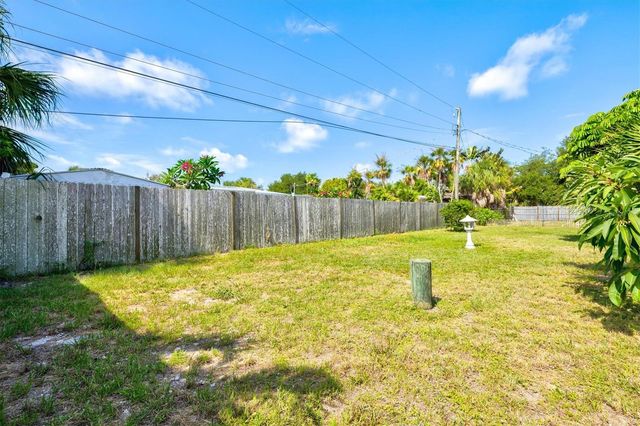 106 AURORA STREET E, Venice, FL 34285