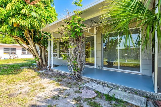 106 AURORA STREET E, Venice, FL 34285