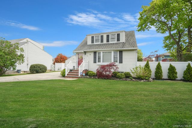 55 Westwood Avenue, Deer Park, NY 11729